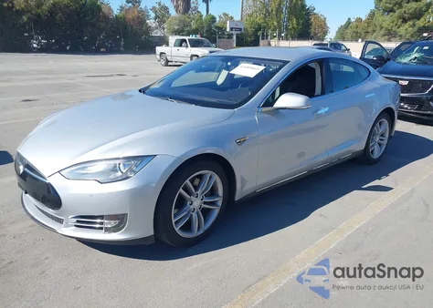 2013 Tesla Model S z USA, uszkodzony, nr VIN 5YJSA1CN7DFP27209